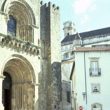 alte Kathedrale und Glockenturm "die Ziege" in Coimbra